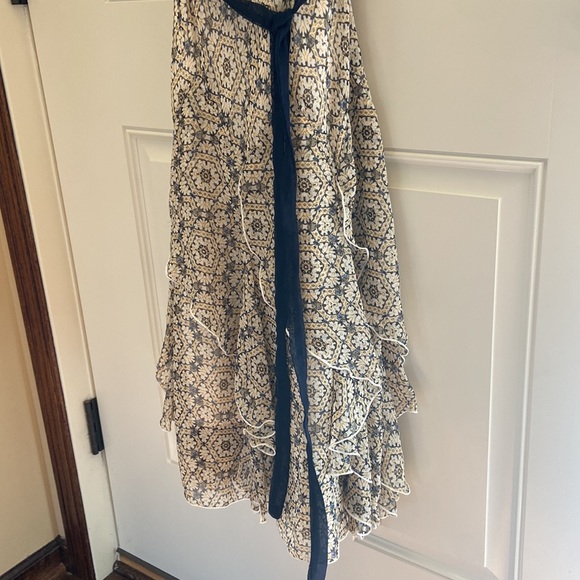 Flowy Medallion Dress - Picture 6 of 6